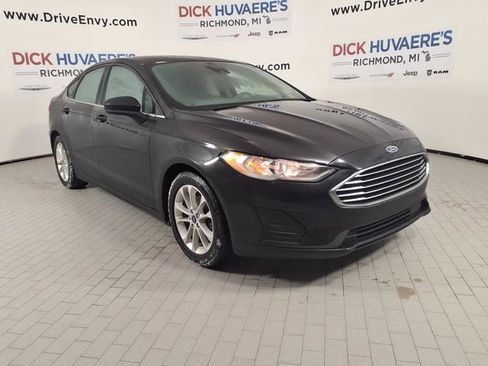 Used 2020 Ford Fusion SE image 3
