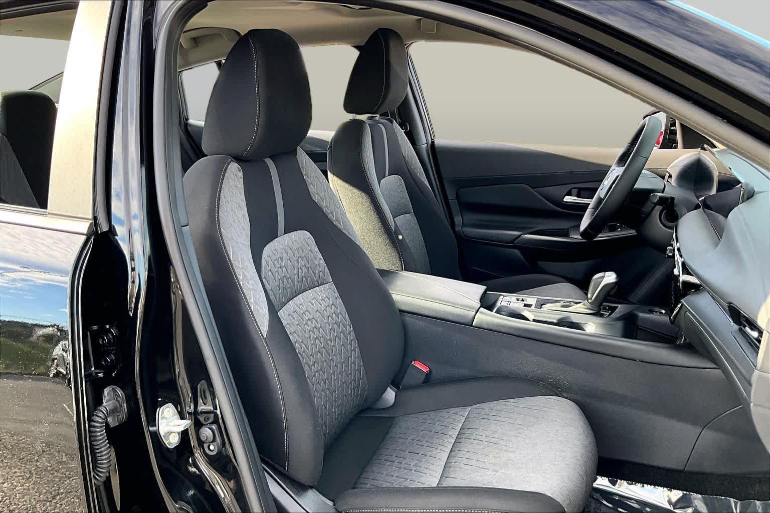 Used 2026 Nissan Sentra SV w/ SV Convenience Package FWD image 9