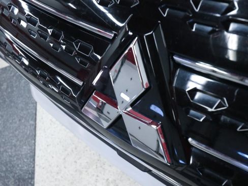 Used 2024 Mitsubishi Outlander SE image 39