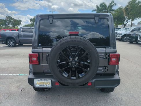 Used 2025 Jeep Wrangler Unlimited Sahara w/ Safety Group AWD/4WD image 7