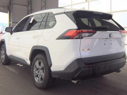 Used 2022 Toyota RAV4 XLE w/ Convenience Package image 4