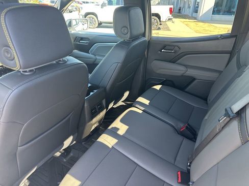 Used 2025 Chevrolet Colorado ZR2 w/ Technology Package image 19