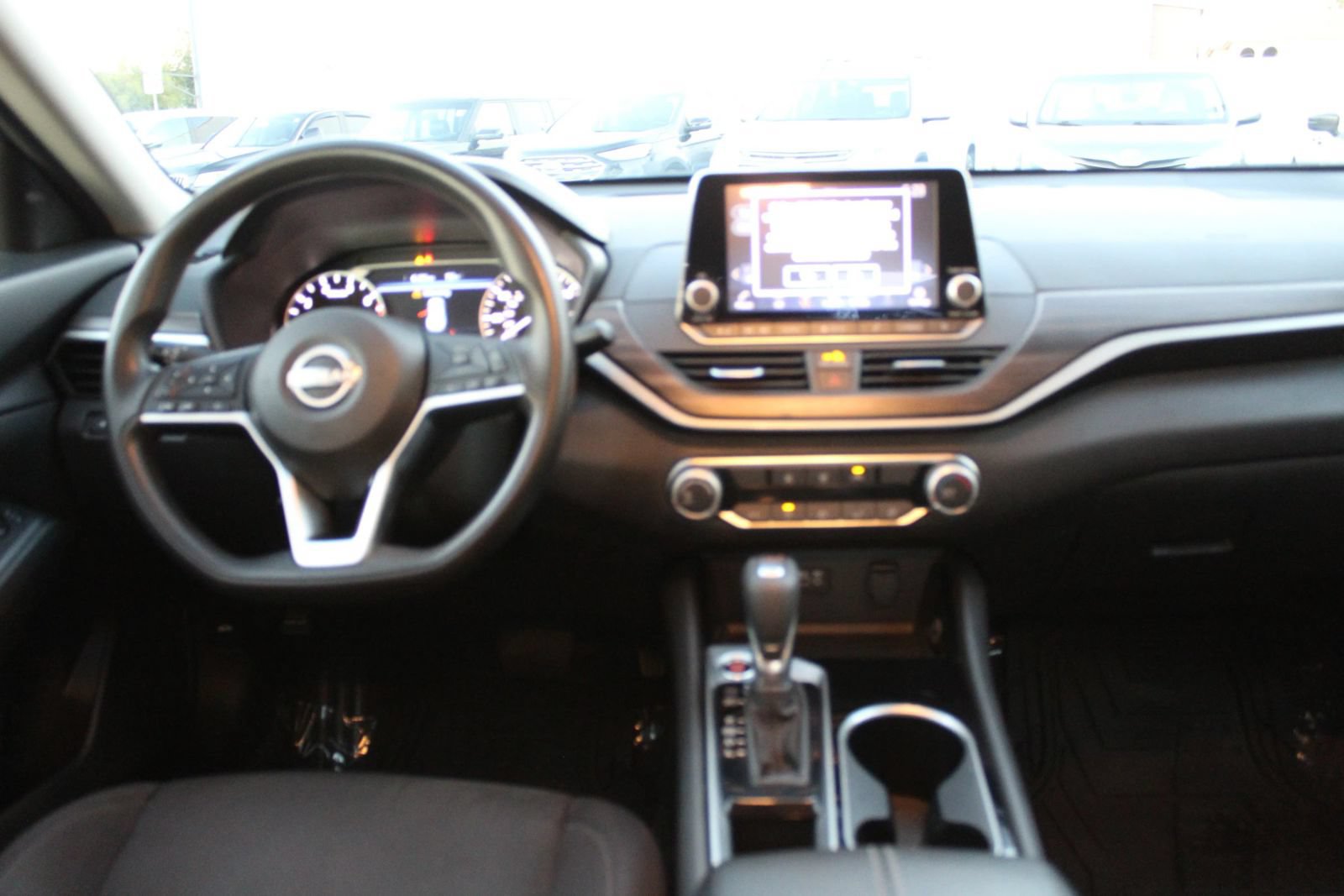 Used 2024 Nissan Altima 2.5 SV FWD image 13