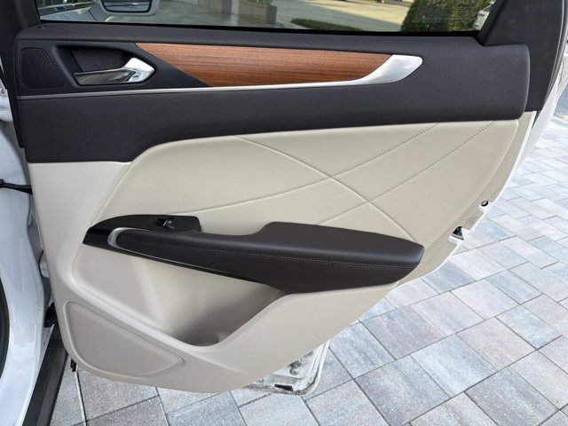 Used 2019 Lincoln MKC Select w/ Select Plus Package FWD image 21