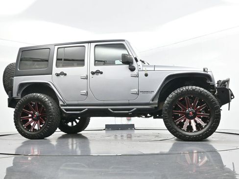Used 2017 Jeep Wrangler Unlimited Sahara AWD/4WD image 45