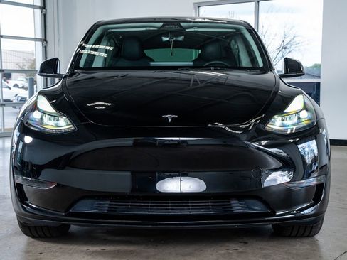 Used 2025 Tesla Model Y Long Range image 3