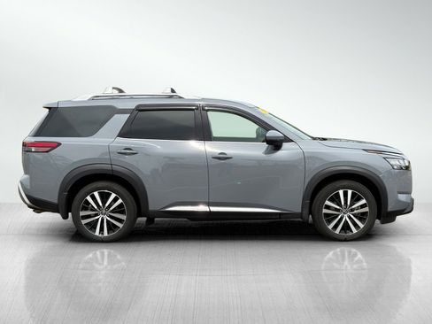 Used 2024 Nissan Pathfinder Platinum w/ Cargo Package AWD/4WD image 8