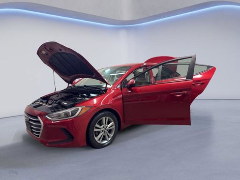 Used 2017 Hyundai Elantra SE FWD image 9