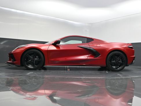 Used 2026 Chevrolet Corvette Stingray Coupe w/ 1LT RWD image 39