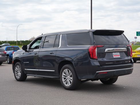 Used 2023 GMC Yukon XL SLT AWD/4WD image 5