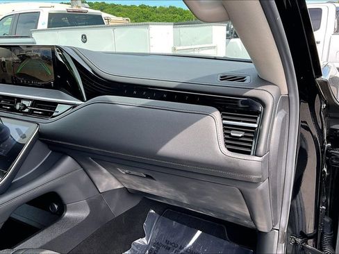 Used 2025 INFINITI QX80 Sensory AWD/4WD image 29