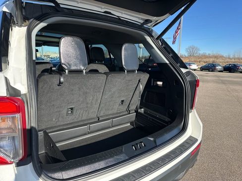 Used 2022 Ford Explorer XLT w/ Equipment Group 202A image 13