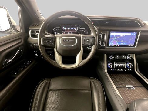 Used 2021 GMC Yukon XL Denali w/ Denali Premium Package AWD/4WD image 6