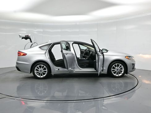 Certified 2019 Ford Fusion SE FWD image 4