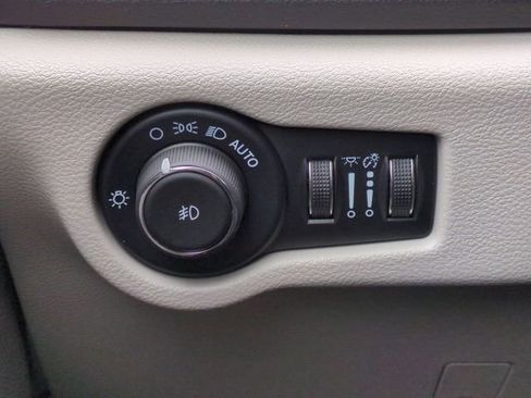 Used 2024 Chrysler Pacifica Touring-L image 20