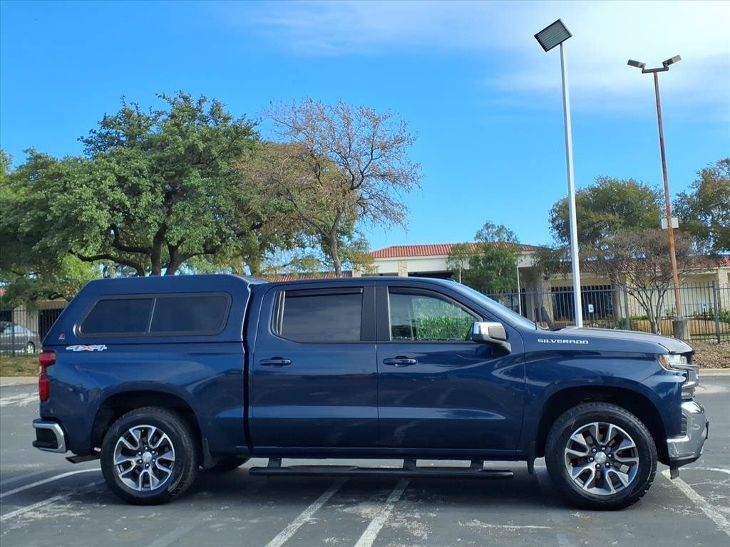 Used 2020 Chevrolet Silverado 1500 LT AWD/4WD image 3