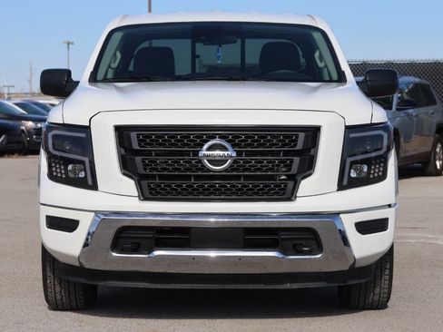 Used 2024 Nissan Titan SV image 5