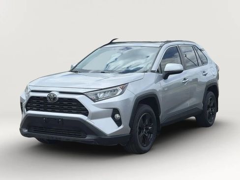 Used 2019 Toyota RAV4 XLE w/ Convenience Package FWD image 1