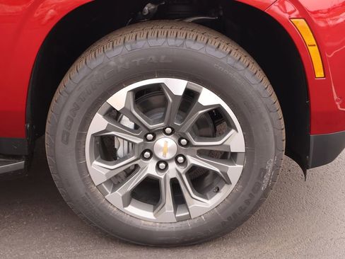 New 2026 Chevrolet Suburban LS image 11