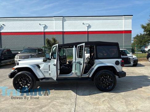 Used 2023 Jeep Wrangler Unlimited Sahara w/ Cold Weather Group AWD/4WD image 14