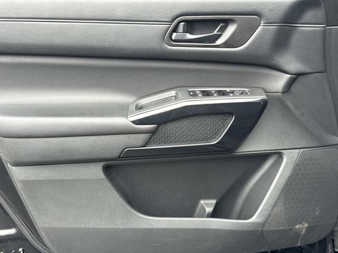 Used 2024 Nissan Pathfinder S image 22