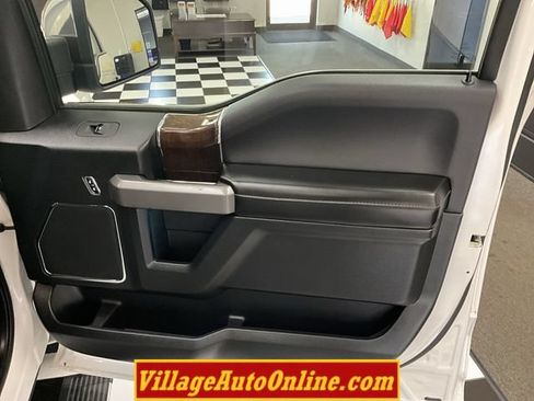 Used 2016 Ford F150 Platinum w/ Equipment Group 701A Luxury AWD/4WD image 38