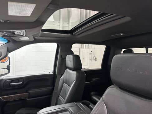 Used 2022 GMC Sierra 2500 Denali w/ Denali Black Diamond Edition image 39