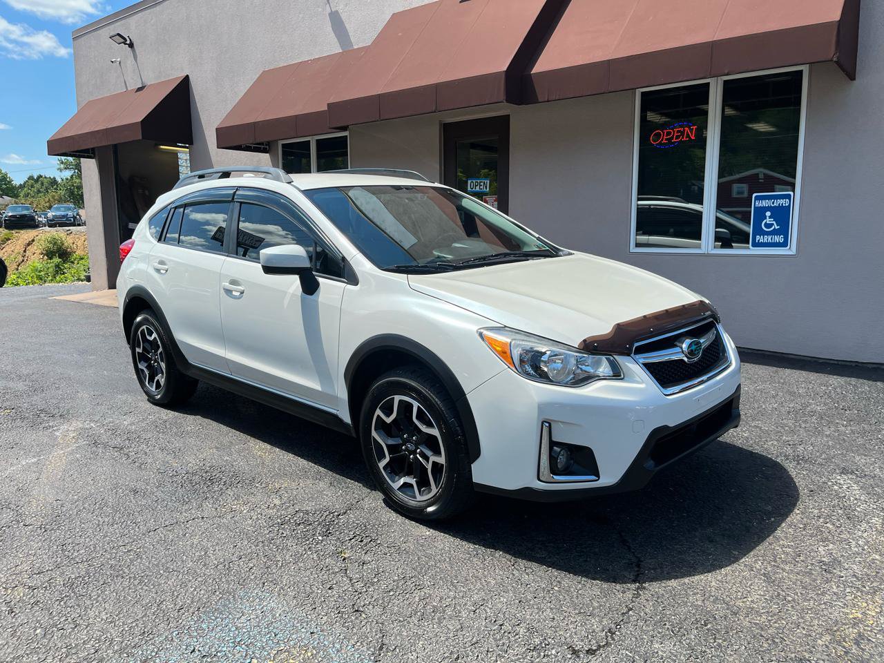 Used 2016 Subaru Crosstrek 2.0i Premium AWD/4WD image 3