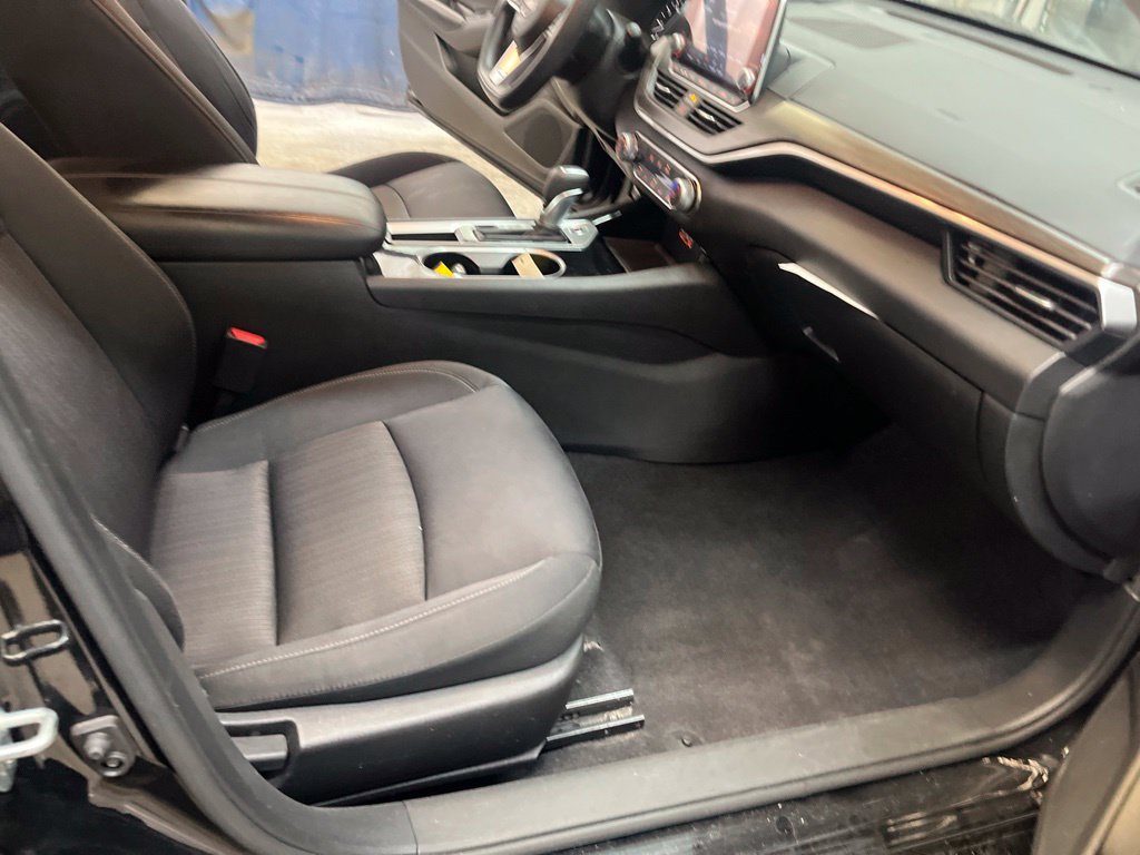 Used 2024 Nissan Altima 2.5 SV FWD image 25