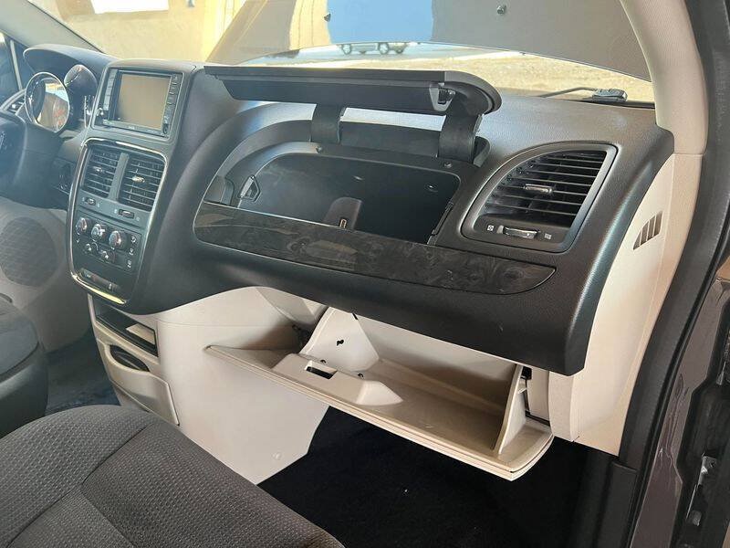 Used 2019 Dodge Grand Caravan SE w/ UConnect Hands-Free Group FWD image 25