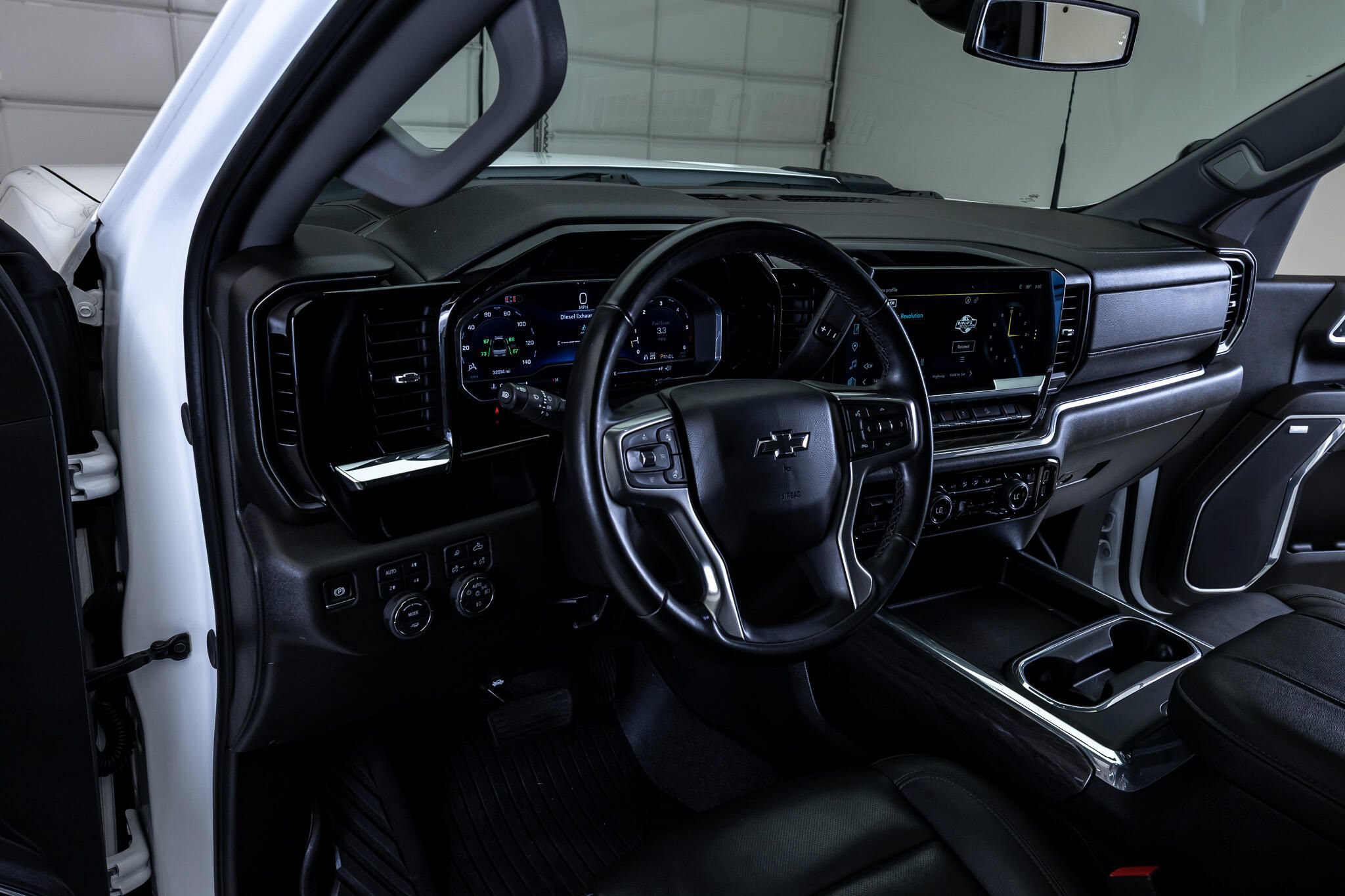 Used 2025 Chevrolet Silverado 2500 LTZ w/ LTZ Plus Package AWD/4WD image 17