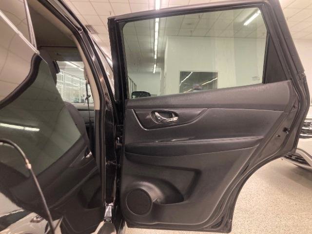 Used 2020 Nissan Rogue SV AWD/4WD image 31