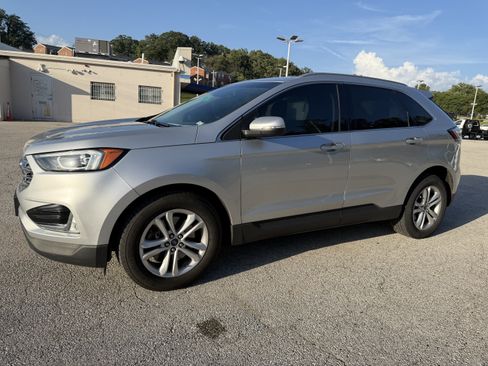 Used 2019 Ford Edge SEL w/ Equipment Group 201A AWD/4WD image 3