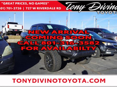 Used 2017 Toyota Tacoma TRD Off-Road image 1