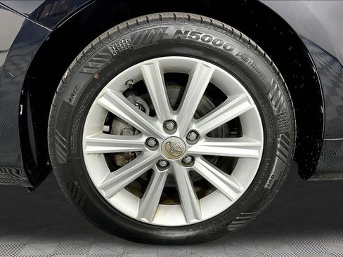 Used 2012 Toyota Camry XLE w/ Leather Pkg FWD image 34