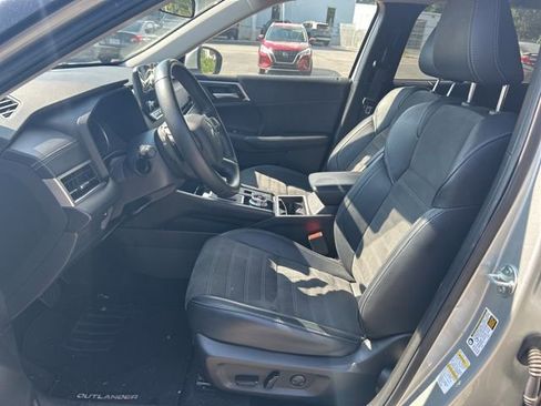 Used 2024 Mitsubishi Outlander SE image 12