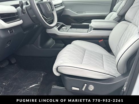 New 2026 Lincoln Navigator L Black Label AWD/4WD image 9