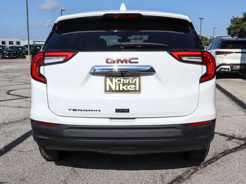 Used 2024 GMC Terrain SLE FWD image 5