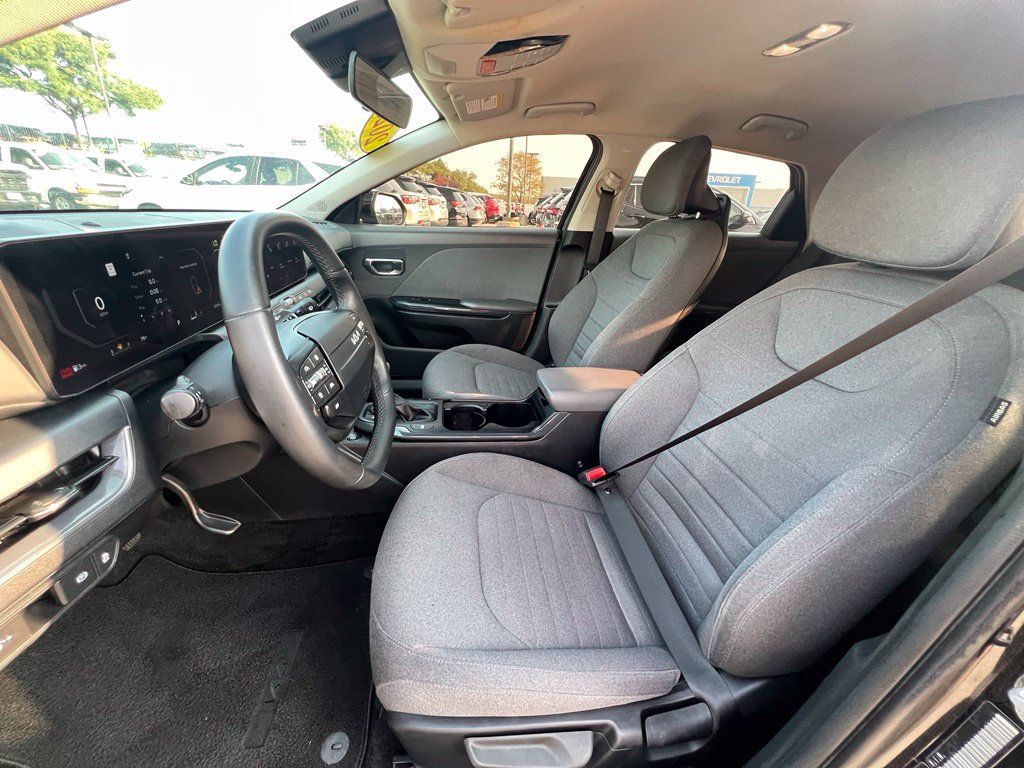 Used 2025 Kia K4 EX FWD image 21