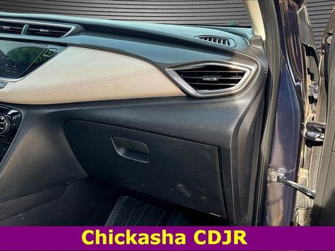 Used 2021 Buick Encore GX Essence w/ Sport Touring Package image 25