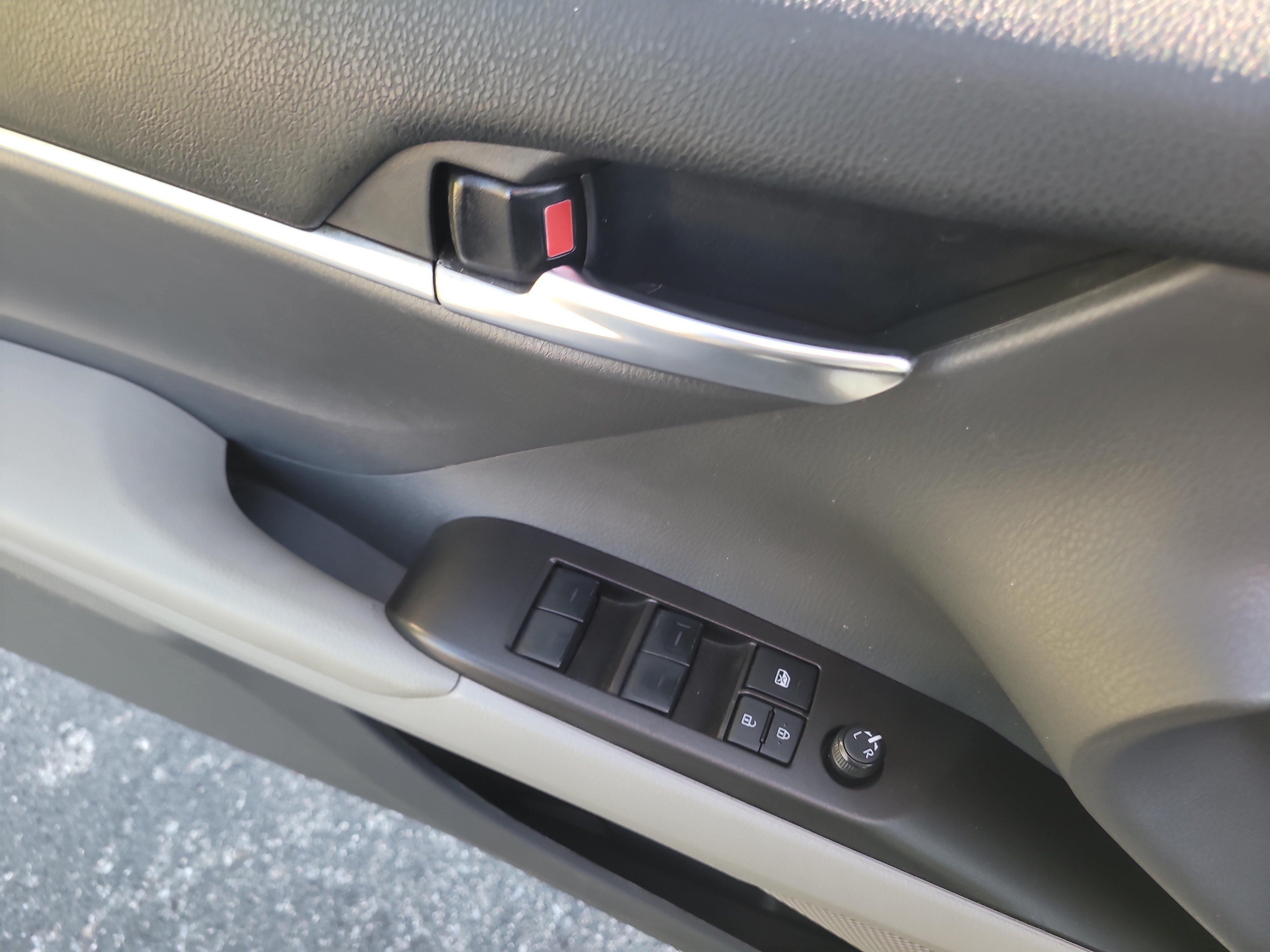 Used 2023 Toyota Camry SE FWD image 14