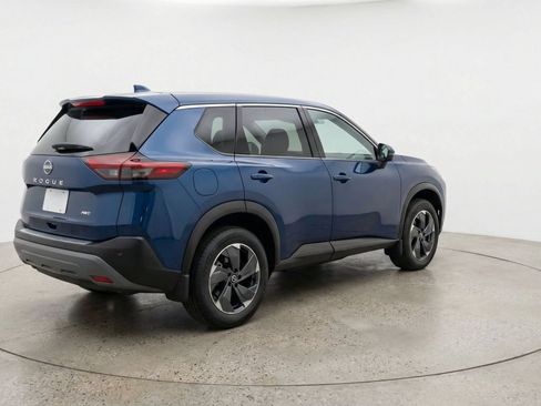 Used 2025 Nissan Rogue SV AWD/4WD image 10