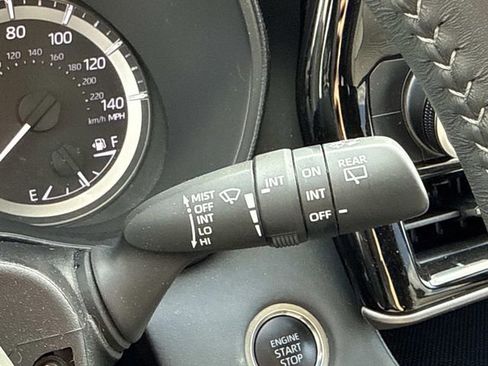 Used 2025 Toyota Highlander LE image 25