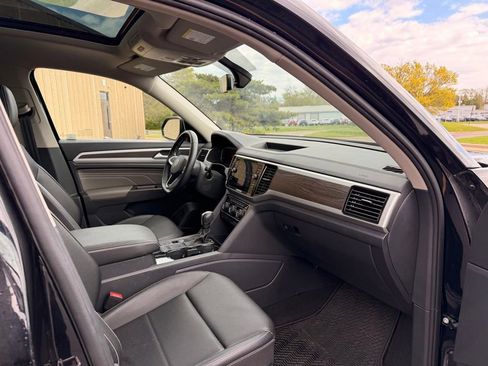 Used 2023 Volkswagen Atlas SE w/ Panoramic Sunroof Package FWD image 19