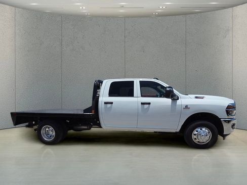 Used 2025 RAM 3500 Tradesman w/ Chrome Appearance Group AWD/4WD image 2