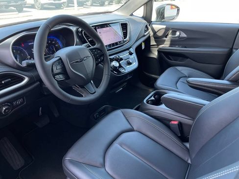 New 2026 Chrysler Pacifica Select w/ S Appearance Package FWD image 25