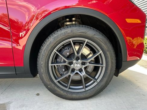 Certified 2026 Porsche Cayenne AWD/4WD image 42