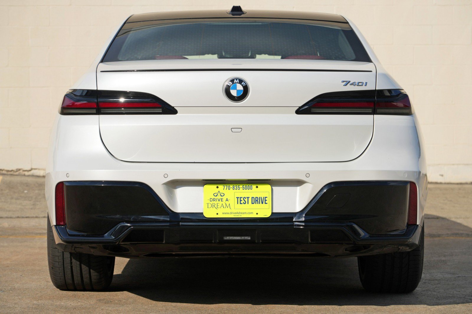 Used 2023 BMW 740i w/ Parking Assistance Package RWD image 11