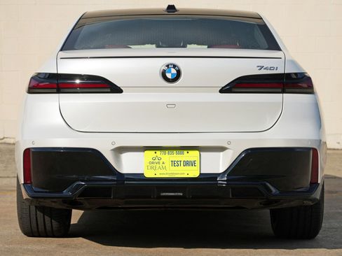 Used 2023 BMW 740i w/ Parking Assistance Package RWD image 11