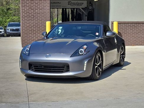 Used 2018 Nissan 370Z Touring Sport image 2
